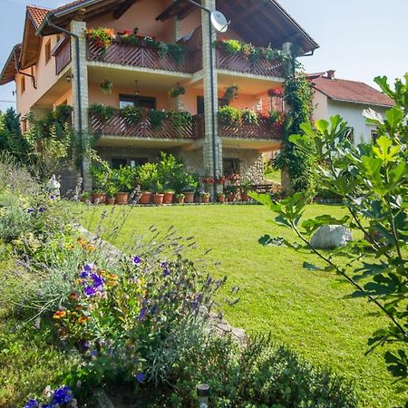 Guest House Nena Rastoke Слуни Екстериор снимка