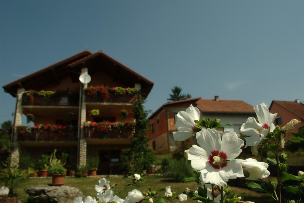 Guest House Nena Rastoke Слуни Екстериор снимка